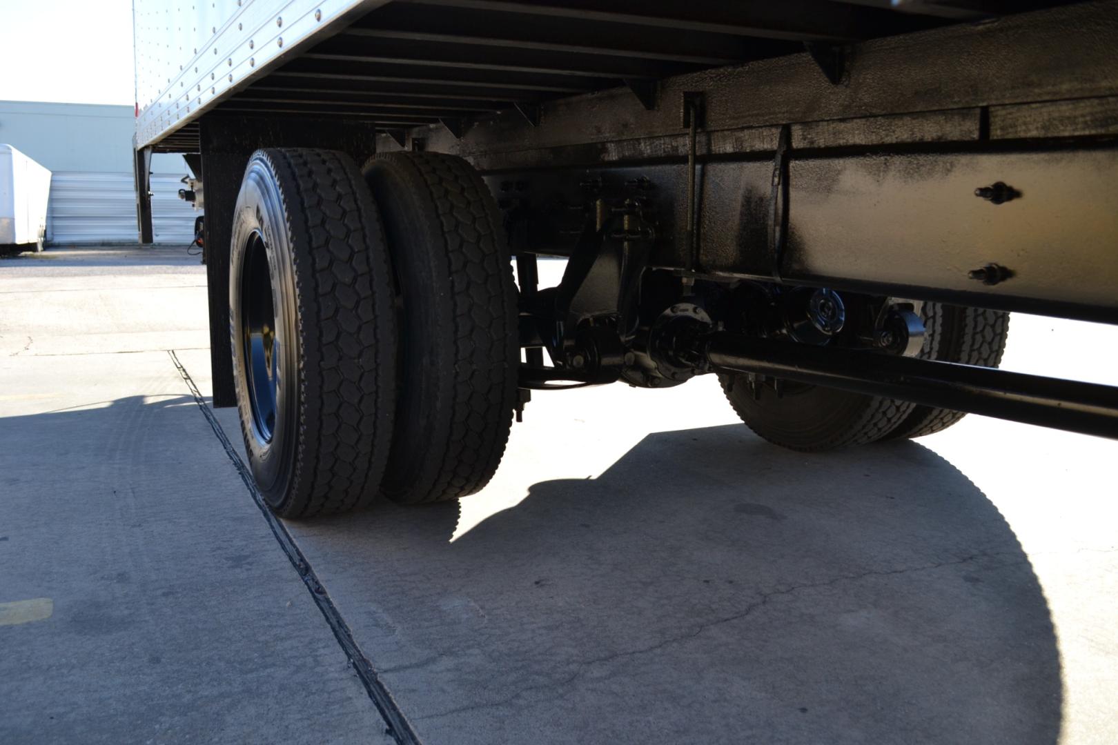 2016 WHITE /BLACK INTERNATIONAL 4300 with an CUMMINS ISB 6.7L 220HP engine, ALLISON 2100HS AUTOMATIC transmission, located at 9172 North Fwy, Houston, TX, 77037, (713) 910-6868, 29.887470, -95.411903 - 25,999LB GVWR NON CDL, 26FT BOX, 13'6FT CLEARANCE, HEIGHT 103" X WIDTH 102", AIR RIDE , DUAL 40 GALLON FUEL TANKS, CRUISE CONTROL, COLD A/C , - Photo#8